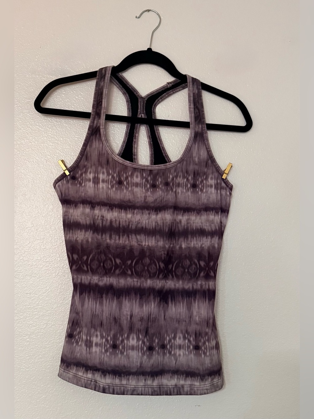 New Balance Women’s Medium Racerback Athletic Tank Built-In Bra Abstract Print